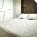 Luxury 2-Bedroom With Terrace Near Montmartre
