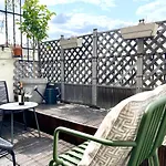 Luxury 2-Bedroom With Terrace Near Montmartre